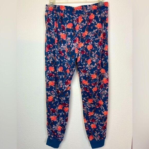 Cozy, warm, Floral joggers w/ pockets slouchy, high waist sweat pants - Picture 3 of 9